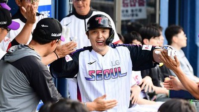 ‘후반기 시작이 좋다!’ LG 박동원, 롯데 감보아 상대 동점 솔로포 ‘쾅!’…시즌 16호포 [MK잠실]