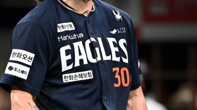 '리그 유일 1점대' 폰세보다 더 무섭다고? 왜?…나도 타석에서 보고 싶다는 감독 있다