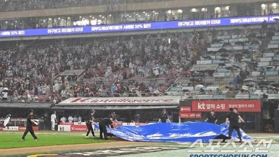 경기 멈췄다 재개했다, 방수포 깔았다 걷었다...하늘의 변덕, KT-한화의 운명은? [수원 현장]