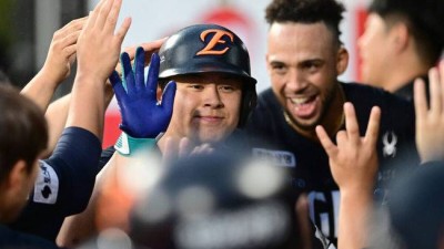 1위 한화 하늘까지 돕는다! ‘노시환 결승홈런’ 한화, KT에 6회 행운의 강우콜드 승리…8연승 선두 독주 [수원 리뷰]
