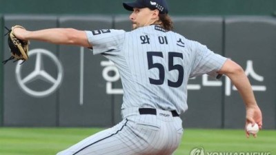 '웃을 일 아니야!' 한화 와이스가 이상해져, 최근 4경기 ERA 6.75 슬럼프 빠졌나?...후반기 한화 로테이션 최대 '위기'