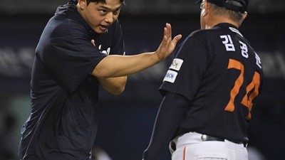 “높은 집중력 보여준 우리 선수들 칭찬하고파”…40년 만에 한 시즌 두 번째 10연승 달성한 김경문 한화 감독의 미소 [MK잠실]