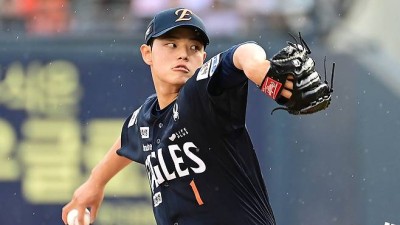 한화, 33년 만에 '단일시즌 10승 투수 4명' 나올까…문동주 벌써 8승→류현진이 열쇠 쥐었다