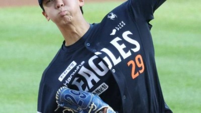 두산, 1회에만 홈런 3방→한화 벤치 인내심 잃었다... '황준서 퀵후크→엄상백 긴급 등판' [잠실 현장]