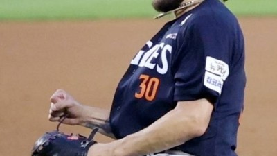 '무실점' 한화 폰세, 6회 70구 조기강판 미스터리 풀렸다 오른쪽 어깨 근육 뭉쳐... 다음 등판엔 영향 없다 [잠실 현장]