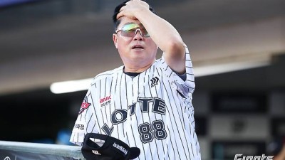'김태형 분노' 어이없는 실책에 자비는 없었다…급기야 에어컨 파손, 황성빈도 강한 분노로 자책