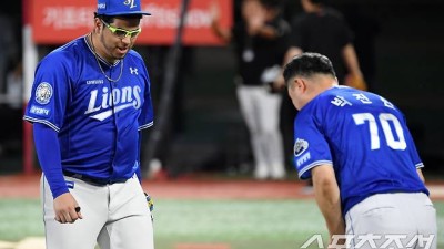 '모자 벗고 고개 숙인 감독' 폭염 속 혼자 끝낸 후라도 예우한 국민 유격수 [수원 현장]