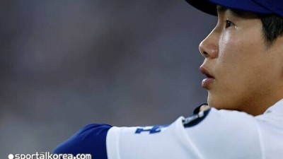 '충격' 김혜성, 6타석 연속 삼진 이유 있었다…로버츠 감독 KIM, 5~6일 전부터 어깨 불편함 호소