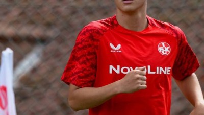 '듬직하네' 韓 축구 미래, '이탈리아 강호' AS로마 상대로 데뷔전→안정적인 수비 펼쳐...카이저슬라우테른은 0-1 패배