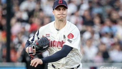 데이비슨을 우야꼬…롯데, 선발진 고민