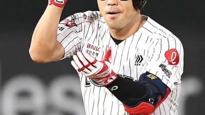 전준우는 배트를 던졌고! 'KIA 6연패 멘붕' 빠뜨린 8회말 결승타…롯데 5연승, '천적' 네일도 무너뜨렸다 [부산리뷰]