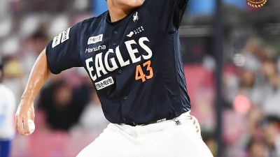 한화 투수들 다 ML급 돌덩이 날아오는 줄 155km 던지는 막내라니? 확실히 다르다