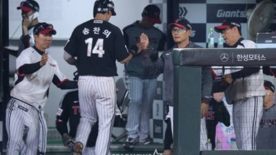 사령탑 인내심 바닥났나... '치명적 주루사' LG 송찬의, 콜업 3일 만에 '또' 1군 말소