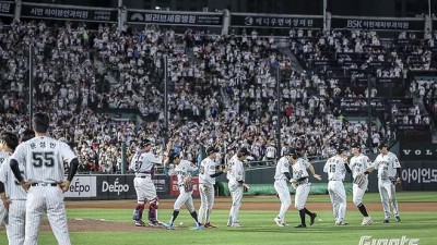 롯데, 44년 역사 최초 '꿈의 대기록' 성큼!…100만 돌파→150만 '관중 몰이' 보인다→로이스터 시절 흥행 넘을까