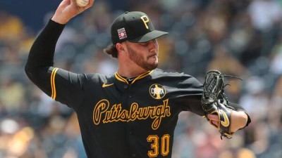 MLB 유일 1점대 평균 자책점, 미친 광속구…사상 최초 '한 자릿수 승' 사이영상 해내나