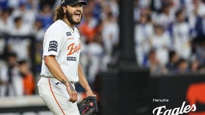 '13승 무패!' KBO 4번째 대기록 폰세가 썼다, '158㎞'로 삼성 타선 무실점 제압 [IS 스타]