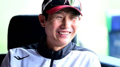 ‘신인왕 후보 격돌’ 염갈량 솔직 속내 “안현민 솔로포+2안타 치고 승리는 송승기가 챙겼으면” [오!쎈 잠실]