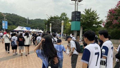 '시간당 30mm 호우 예보'도 막을 수 없다, '손흥민 토트넘 라스트 댄스' 보러 3시간 전부터 '만석'