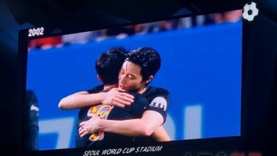 '손흥민 절친' 박서준, 시축에 뜨거운 포옹까지... 찐우정 순간포착[현장 메모]