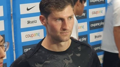 '내 아들의 대부여! SON 잘 가' 데이비스, 눈 빨개져도 울음 꾹꾹 참았다 이젠 손흥민 없이 경기한다니 슬퍼 [상암 현장]