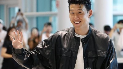 손흥민, 시원하게 웃으며 200명 사인해주고 LA로 출국