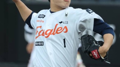 한화 문동주, '161㎞' 강속구 앞세워 KT 봉쇄…7이닝 10K 무실점