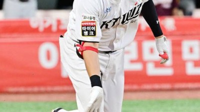 ‘박병호와 트레이드→FA 포기’ 50억 1루수 부활 조짐, 볼넷-안타-안타+3타점 폭발…순위싸움에 힘 보탤까