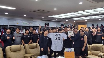'LG가 이래서 1등이구나' 방출생 엘동원 향한 동료들의 진심 이 정도라니... 끝까지 떠날 때도 함께였다