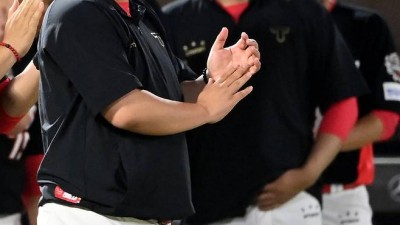 배터리 파트, 김도현 다 반성해야 데이비슨에 또 맞은 충격...이범호 감독 왜 쓴소리 날렸나 [창원 현장]