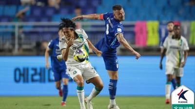 [K리그2 리뷰]주심이 마이크로 일류첸코 퇴장입니다 발표…수원은 변수 속 안산 3-1 꺾고 인천과 8점차 유지
