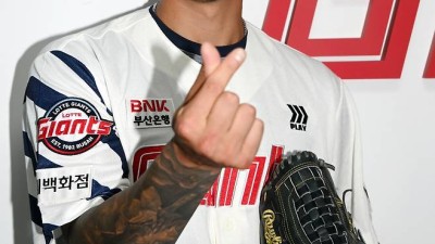 '대기록 눈앞인데…' 폰세에 첫 패배 선물? 증명하러왔다 벨라스케즈 위한 롯데의 초광속 일처리, 한화를 놀라게 했다 [부산포커스]