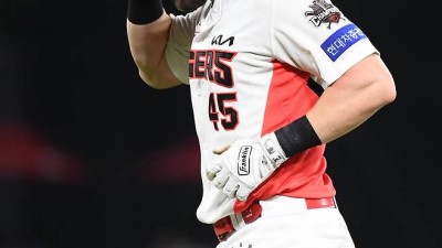 후보는 KIA 뿐인데? 교체설 사실이었나, ML 47홈런 타자 KBO 제안 받았다