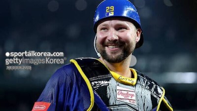 말도 안 돼! '160km' 받아쳐 시즌 44호 홈런이라니…포수 최초 50홈런 향해 연이틀 대포 가동, 이대로 MVP까지?
