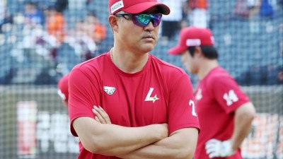 '3위 롯데 꼬리가 보인다' 승차 2경기로 좁힌 3연승 이숭용 감독 든든한 불펜, 고맙다 [IS 승장]