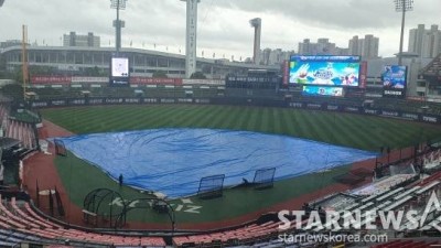 '수도권 호우특보 발령' 수원에는 오락가락 비, LG 송승기-KT 안현민 신인왕 후보 맞대결 이뤄질까 [수원 현장]