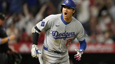 ‘인생극장’ 오타니, 9회 43호 역전포 치고도 눈물···6회 삼중살 딛고 4G연속 홈런, 팀은 연장 재역전패