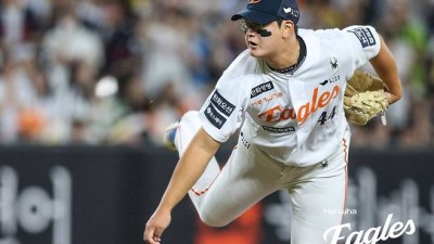 “기술적인 문제 아냐” “캐치볼 많이 하지마” 한화 김서현 멘탈 코칭 나선 와이스와 폰세