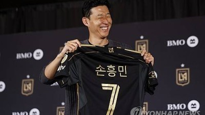 손흥민 품절남 초대박! 토트넘 땅 치고 후회한다→SON 유니폼 사고 싶어도 못 사네…'홈 셔츠' 전 사이즈 완판+배송 1달 소요