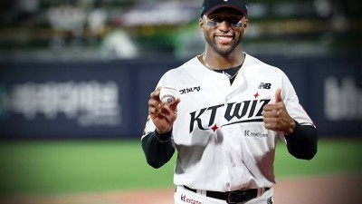 KBO 새 역사 쓴 '레전드'인데...KT 떠나는 장수 외인 로하스, 왜 송별식을 거절했나? 마침표 찍는 느낌은...