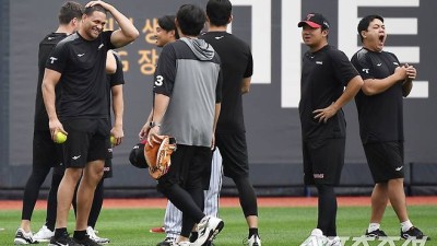 LG 선수들 훈련 중인데...수원 KT전 또 취소, 왜?