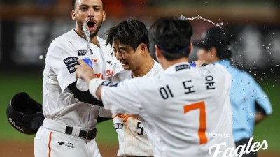 끝내기 승리에도 류현진 노디시전 챙긴 김경문 감독 잘 던져주고 있는데 미안한 마음 [IS 승장]