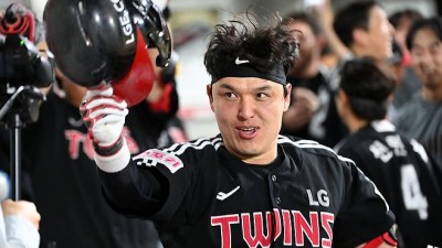하늘과 우주가 LG 돕는다!…8회 박동원 '역전 3점포' 폭발→LG, SSG 원정 5-3 극적 역전승+'단독 1위' 수성 [인천:스코어]