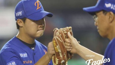 필승조 합격한 특급 유망주, 5경기에서 12삼진 잡으며 내준 볼넷은 단 한개…8월 정우주는 ‘언터쳐블’