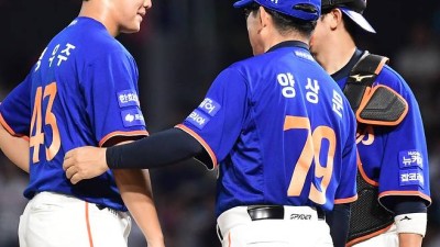 '김서현 안좋아? 그럼 정우주 있잖아' 감독도 코치도 흐뭇한 155km 아기독수리 무서운 성장세[창원현장]