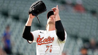 이 선수가 KBO 재계약 실패했다니…'채프먼급 삼진 페이스' 1421일 만에 세이브 챙겼다