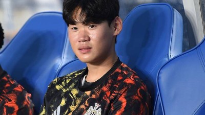 韓 축구 초대박! '18세' 박승수, EPL 개막전 출격 보인다…U-21 엔트리서 제외→뉴캐슬 1군 선수들과 훈련 중