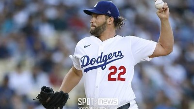 '커쇼 6이닝 1실점' 다저스, 1위 샌디에이고 3-2로 잡고 승률 같아졌다