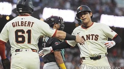 'ML 통산 10호 홈런' 이정후, 두타석만에 멀티히트 경기