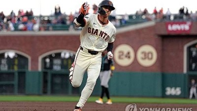 '미친 센스' 이정후, 홈런-안타에 무사 1,2루서 기습번트까지 '3안타 경기'