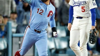 말도 안 되는 홈런 다저스 충격 빠뜨린 특대탄, 일본은 이 선수가 너무 싫겠다…오타니 꺾고 홈런왕, 야마모토도 붕괴